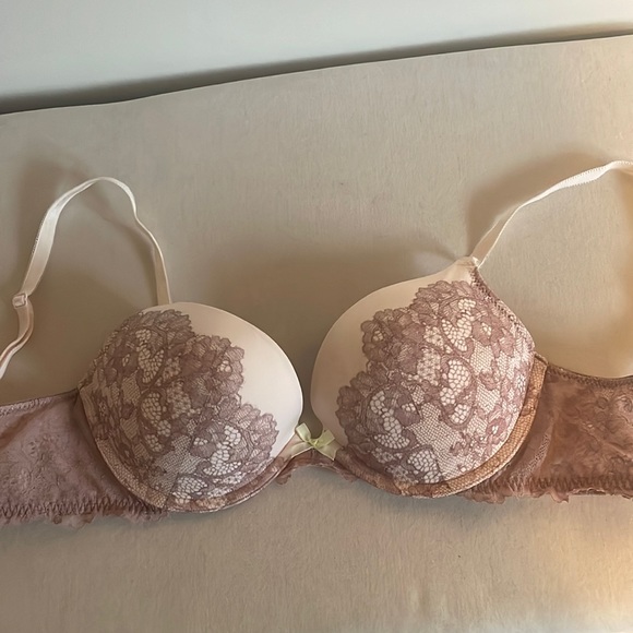 Victoria Secret Padded Bra NWOT size 32D - Picture 2 of 6